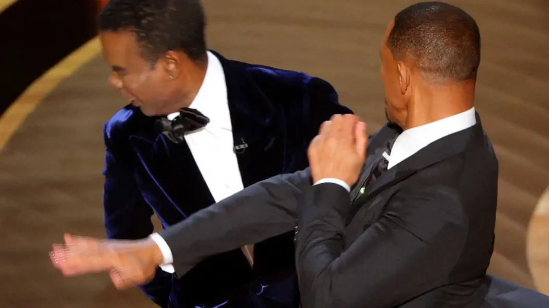 Vidéo. Will Smith gifle l’hôte des Oscars pour cette raison Will Smith gifle l'hôte des Oscars lors de la cérémonie.