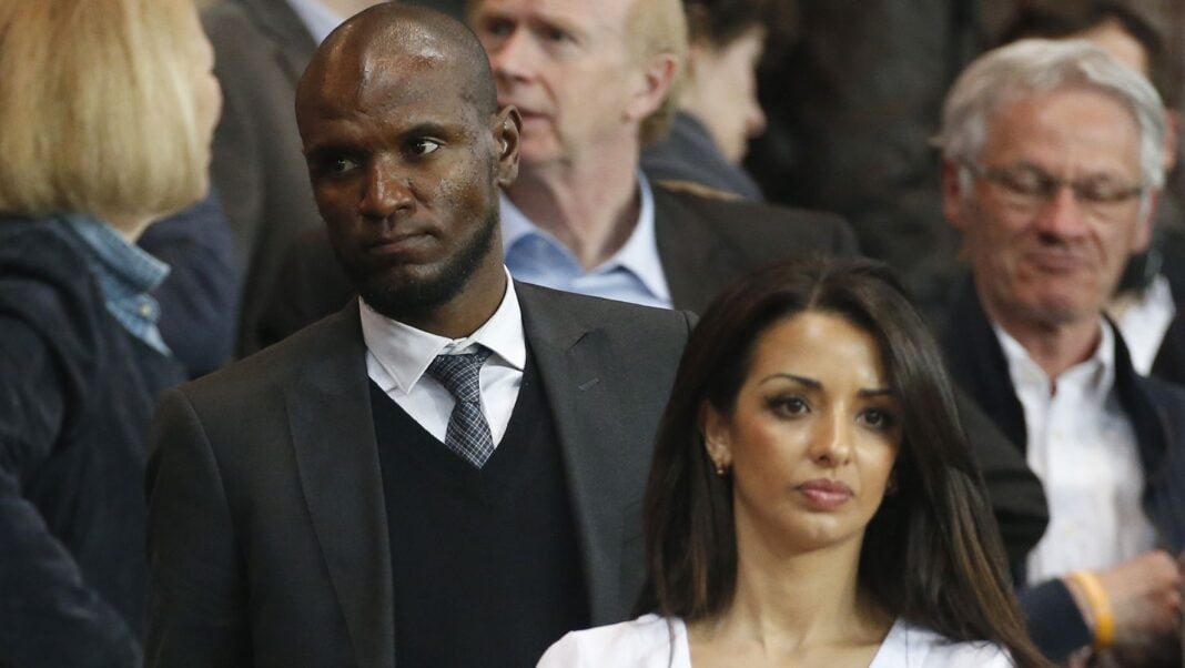 Eric Abidal au cœur d’une vive polémique : Voici les faits… Eric Abidal et une femme lors d’un événement public.