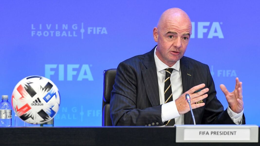 Le président de la FIFA lors d'une réunion officielle.