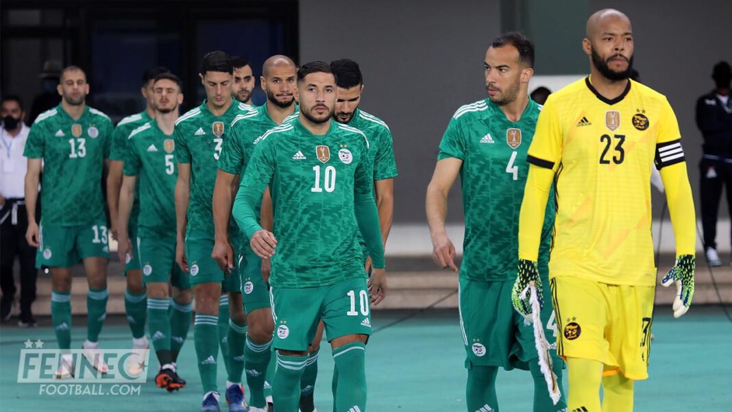 Les joueurs de l'équipe d'Algérie en tenue verte lors d'un match.