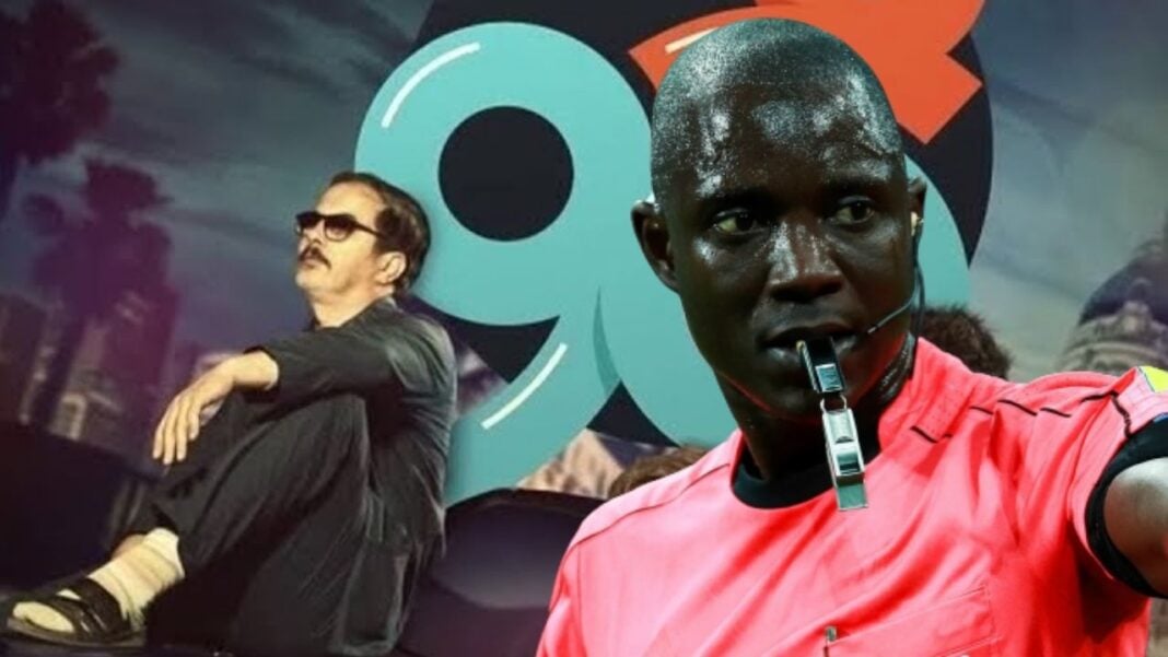 Algérie : Découvrez la série « Les années 90 » qui fait un épisode en référence à Bakary Gassama Deux acteurs dans une scène de la série « Les années 90 » avec Bakary Gassama.