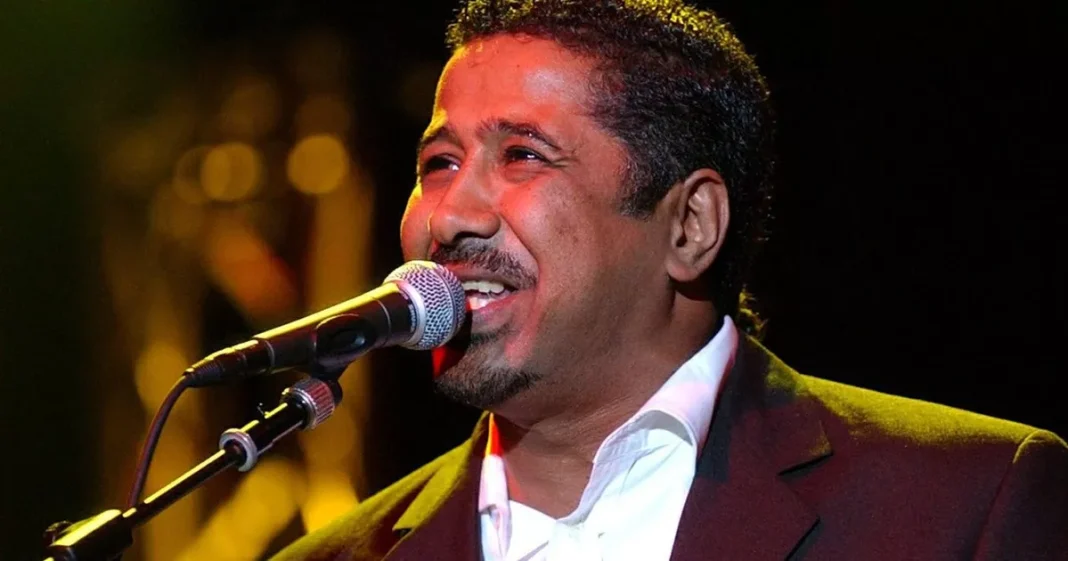 Artiste chantant lors d'un concert au Maghreb Homme chantant avec microphone lors d'un concert au Maghreb.