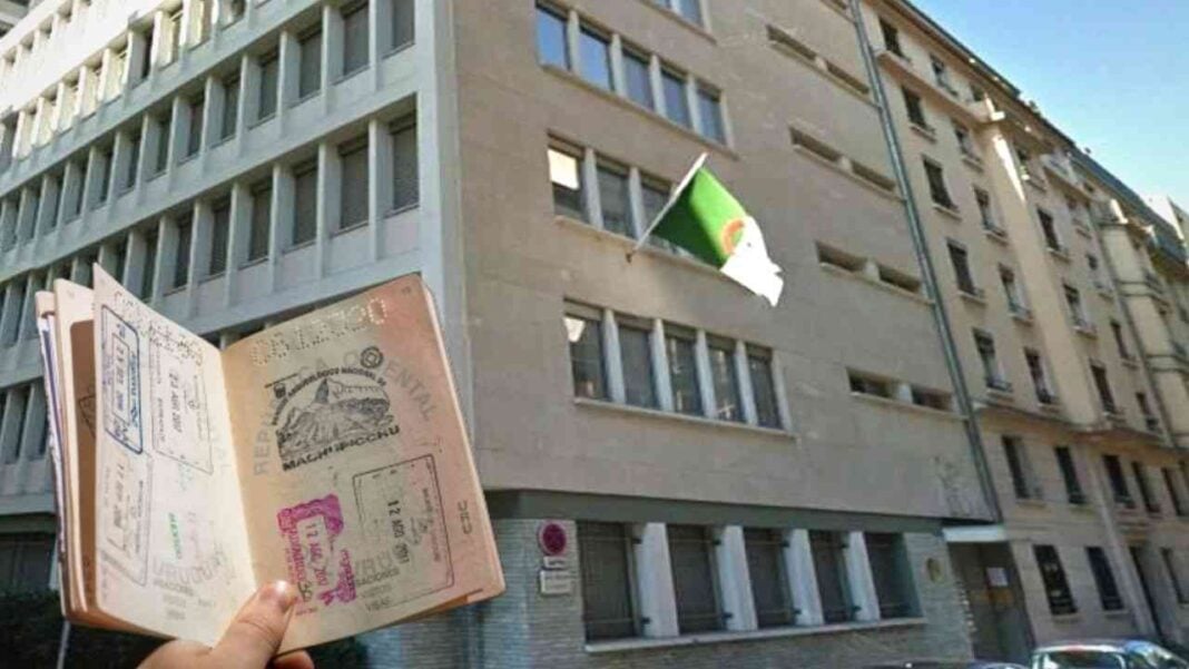 Consulat d’Algérie à Paris : le problème des passeports désormais résolu Drapeau algérien flottant devant le consulat à Paris.