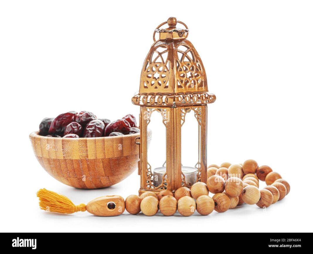 Santé: Voici les bienfaits du jeûne pendant le mois du ramadan Lanterne décorative avec perles de prière et dattes.