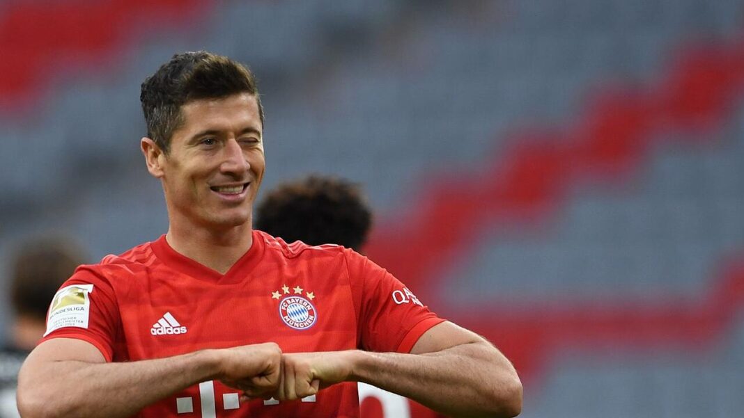 Robert Lewandowski quitte officiellement Bayern Munich Robert Lewandowski en maillot du Bayern Munich.