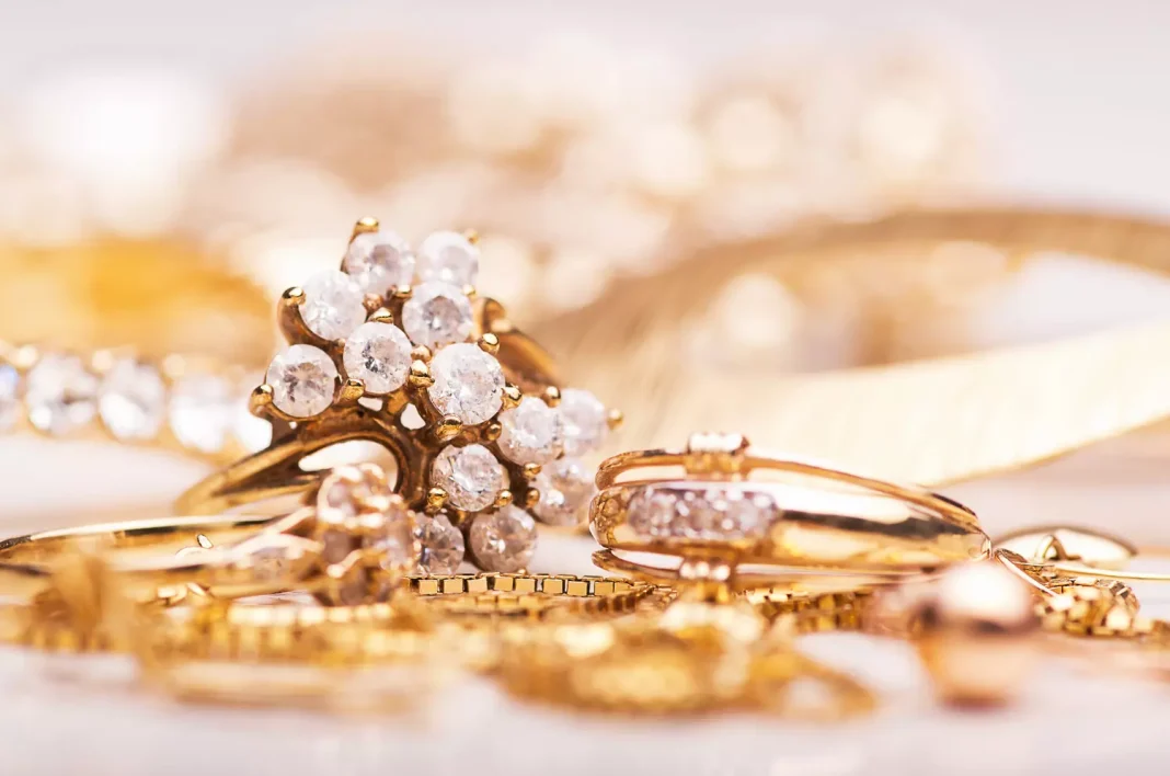 Exclusif : Cambriolage chez une avocate à Tebessa…900millions d’or dérobés Collection de bijoux en or avec diamants brillants.