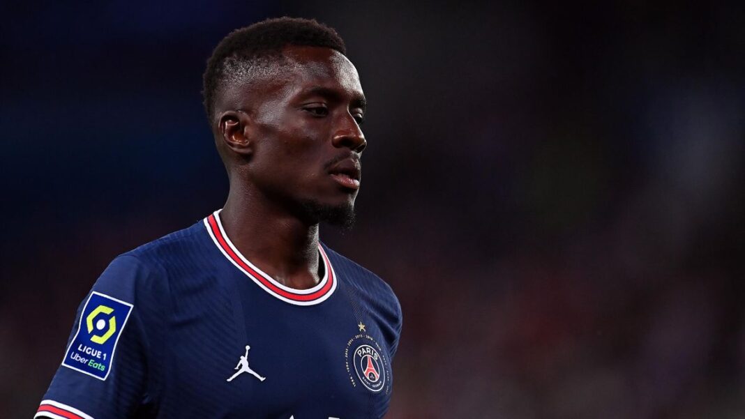 Affaire LGBTQ+ : En pleine tempête médiatique, la réaction de Gana Gueye Gana Guèye en maillot du PSG lors d'un match important.