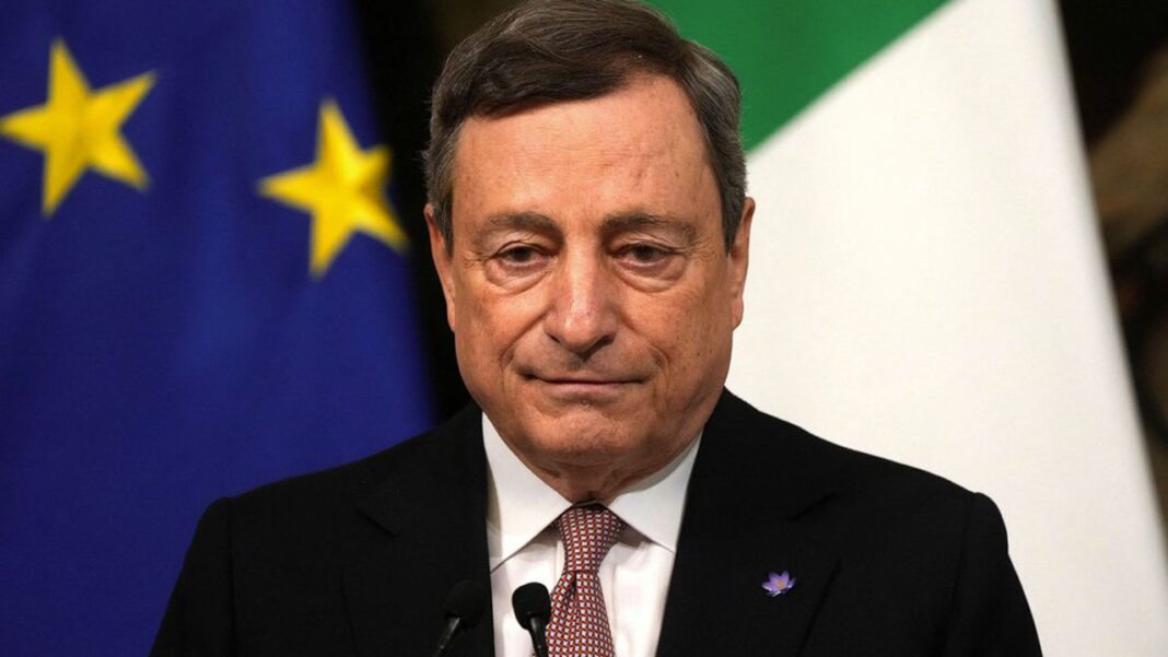 Mario Draghi : L’accord gazier avec l’Algérie et l’Italie est une référence Mario Draghi en costume noir avec drapeaux de l'UE et de l'Italie en arrière-plan.
