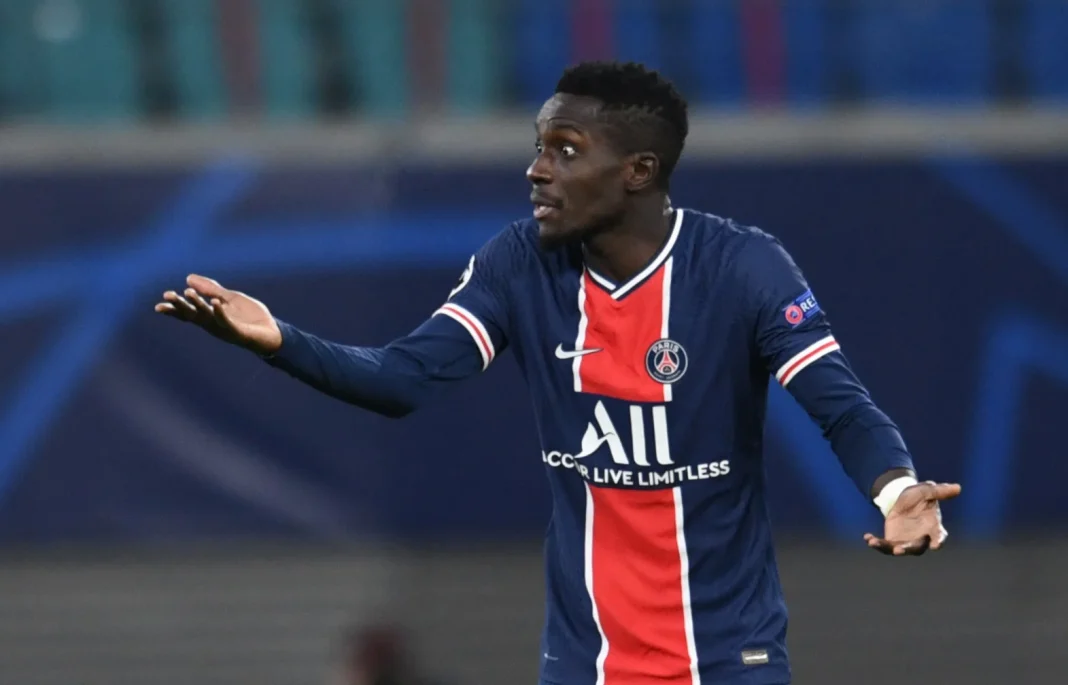 Affaire Idrissa Gana Gueye: le joueur Sénégalais reçoit le soutien d’un grand club africain Idrissa Gana Gueye joue pour le PSG lors d'un match important.