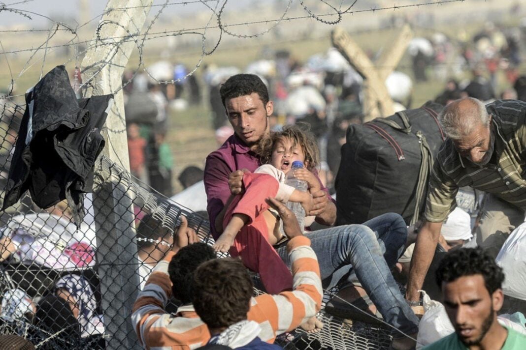 Refugiés au Maroc Refugiés dans un camp au Maroc, famille en détresse.