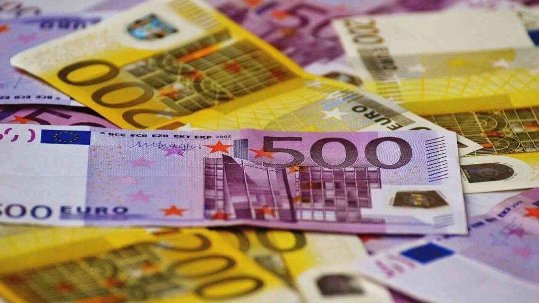Voici le taux de change du dinar algérien de ce jeudi 19 mai Billets de banque en dinar algérien, euro et autres devises.