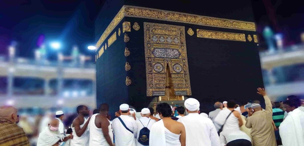 La Kaaba sacrée à La Mecque, lieu de pèlerinage pour les musulmans.