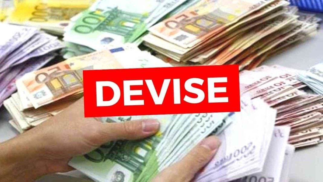 Taux de change Euro/Dinar Algérien Billets d'euros et dinars algériens avec le mot 'DEVISE' en évidence.