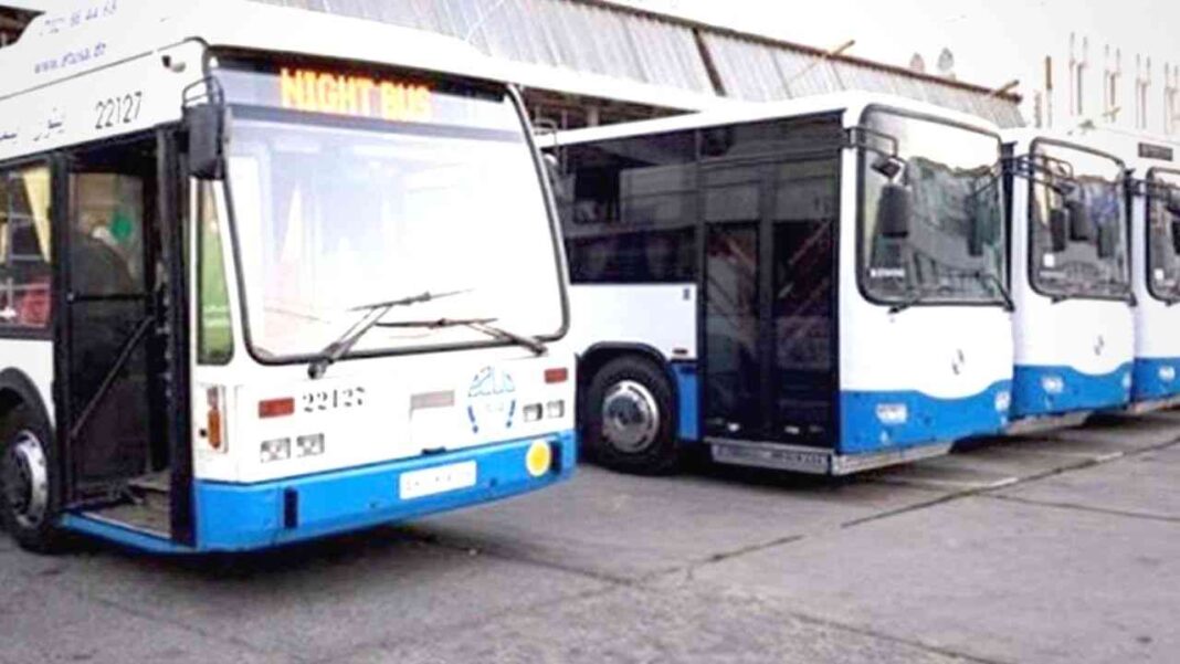 Aïd Al-Adha : l’annonce forte du ministère des transports Bus urbain moderne à Maghrebactu pour le transport public.
