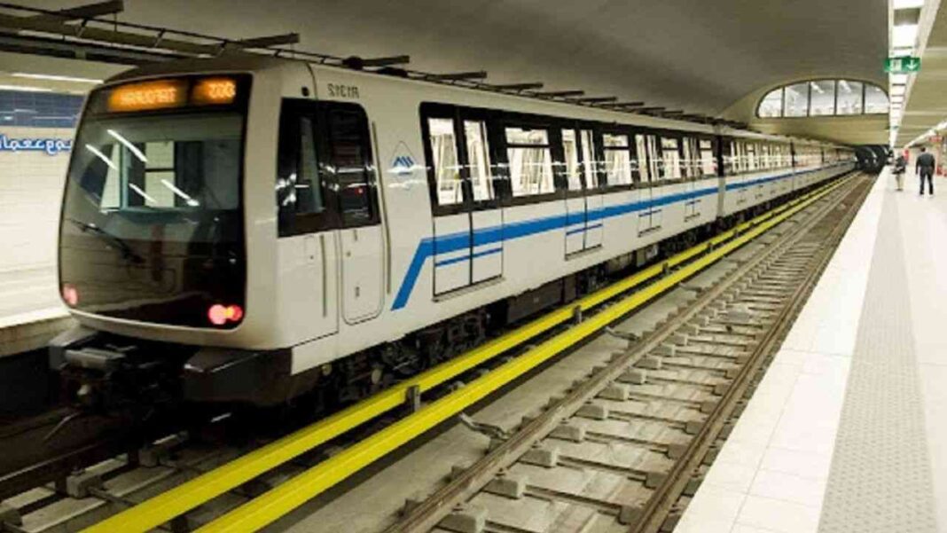Alger : Projet d’extension du métro Train moderne dans une station de métro à Alger.