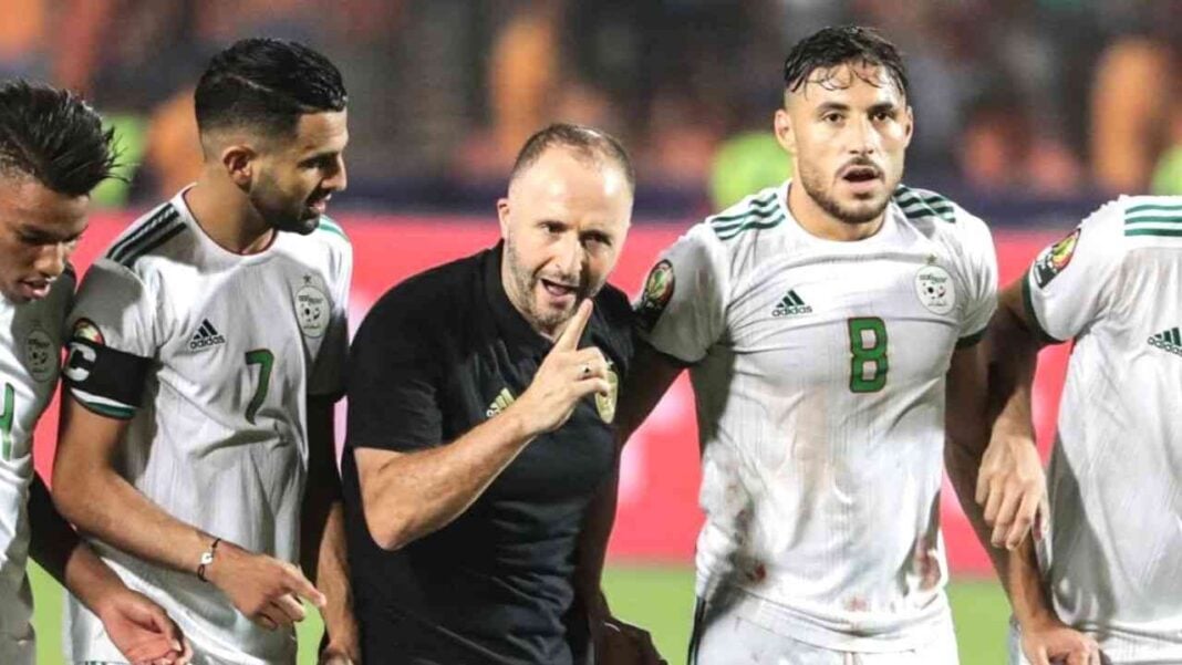 l'Algérie et ses joueurs Joueurs de l'équipe d'Algérie lors d'un match amical de football.