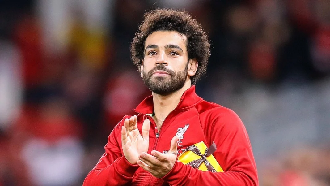 Mohamed Salah décroche un nouveau prix en Premier League (Vidéo) Mohamed Salah portant le maillot de Liverpool sur le terrain.