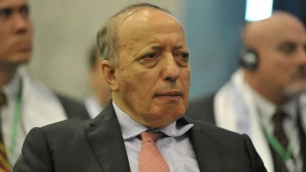Tartag et le général Azzouz devant le tribunal militaire le 8 juin Le général Azzouz lors de l'audience au tribunal militaire.