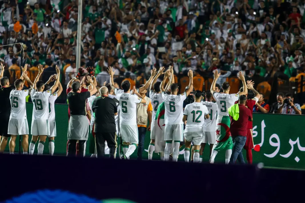 Algérie-Ouganda (2-0) : voici le résumé du match en vidéo Équipe d'Algérie célébrant la victoire après le match contre l'Ouganda.
