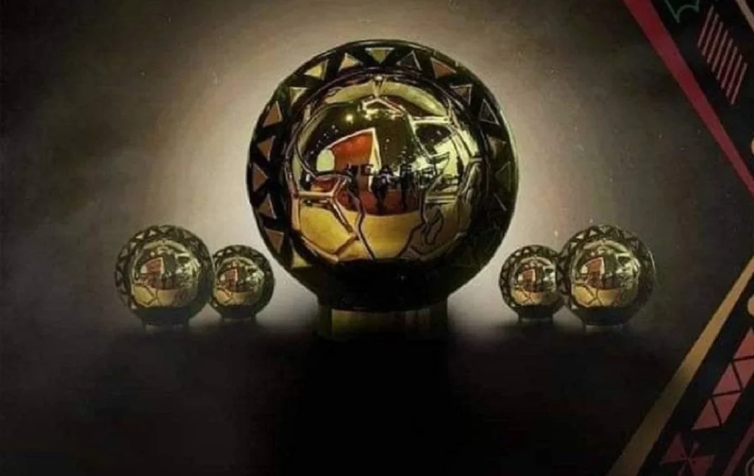 Balles de football dorées pour la cérémonie CAF Balles de football dorées pour la cérémonie CAF Awards 2022.