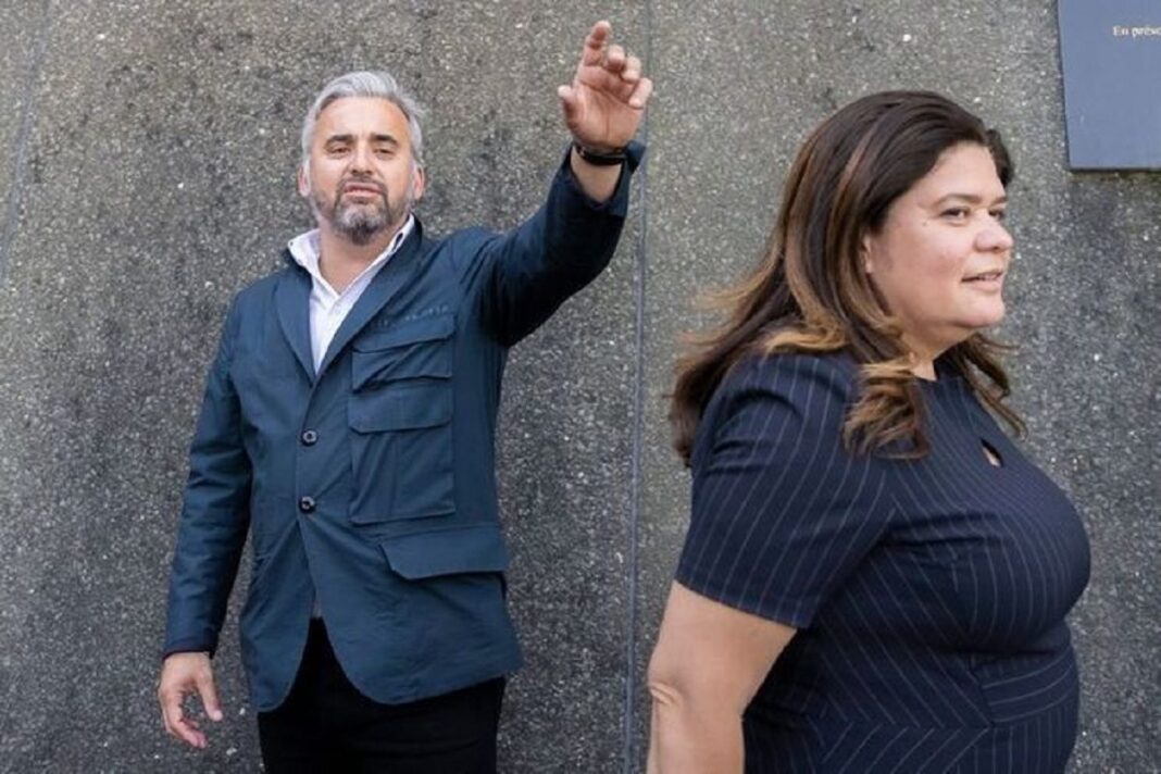 Une algérienne subit les chantages de deux députés français Deux députés français lors d'une manifestation en Algérie.