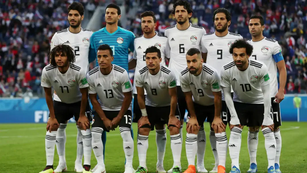 L'équipe d'Égypte de football avant un match de qualification.