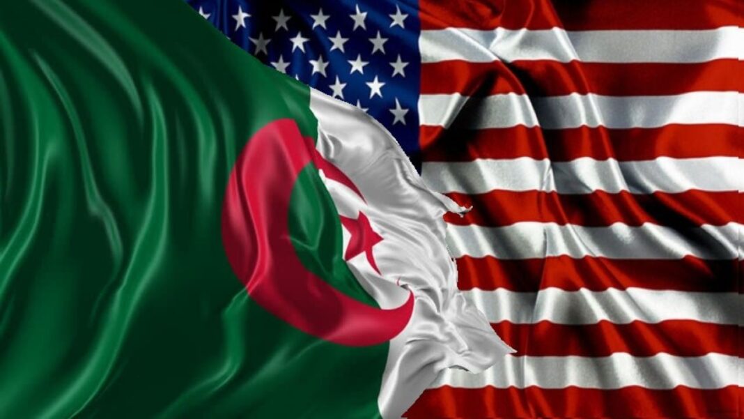 Les États-Unis et l’Algérie renforcent leur coopération dans trois secteurs Drapeaux des États-Unis et d'Algérie côte à côte.