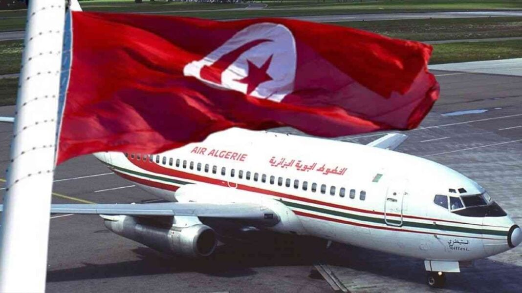 Algérie-Tunisie : Les prix de vols d’Air Algérie Avion d'Air Algérie avec drapeau tunisien en arrière-plan.