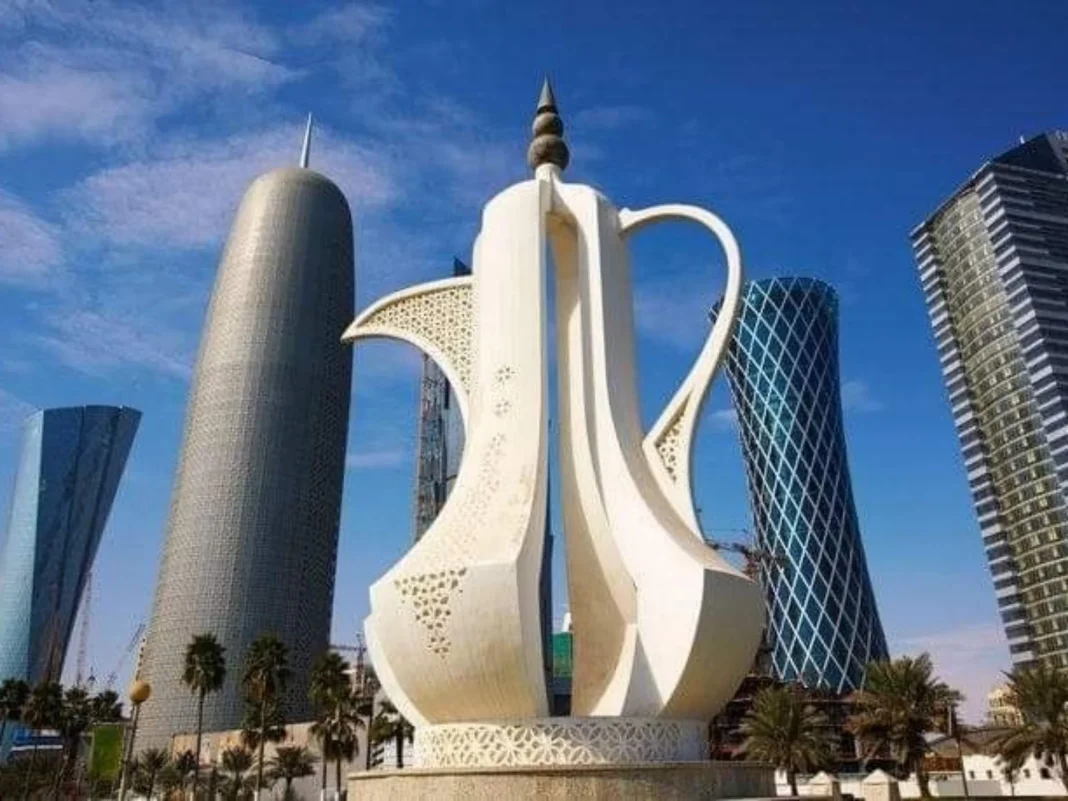 Qatar 2022 : Découvrez le somptueux hôtel où logeront les Lions du Cameroun (images) Vue du centre culturel islamique de Doha avec ses minarets modernes.