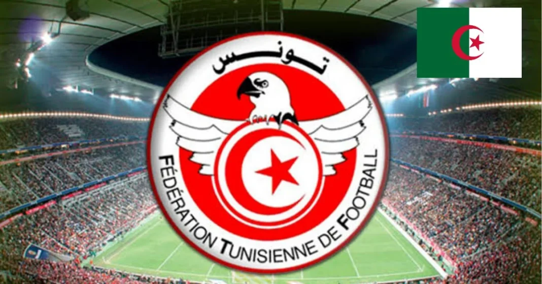 Logo de la Fédération Tunisienne de Football dans un stade.