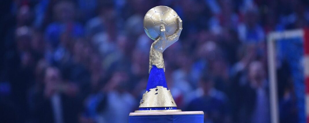 Trophée de la Coupe du Monde de football Trophée de la Coupe du Monde de football sur scène.