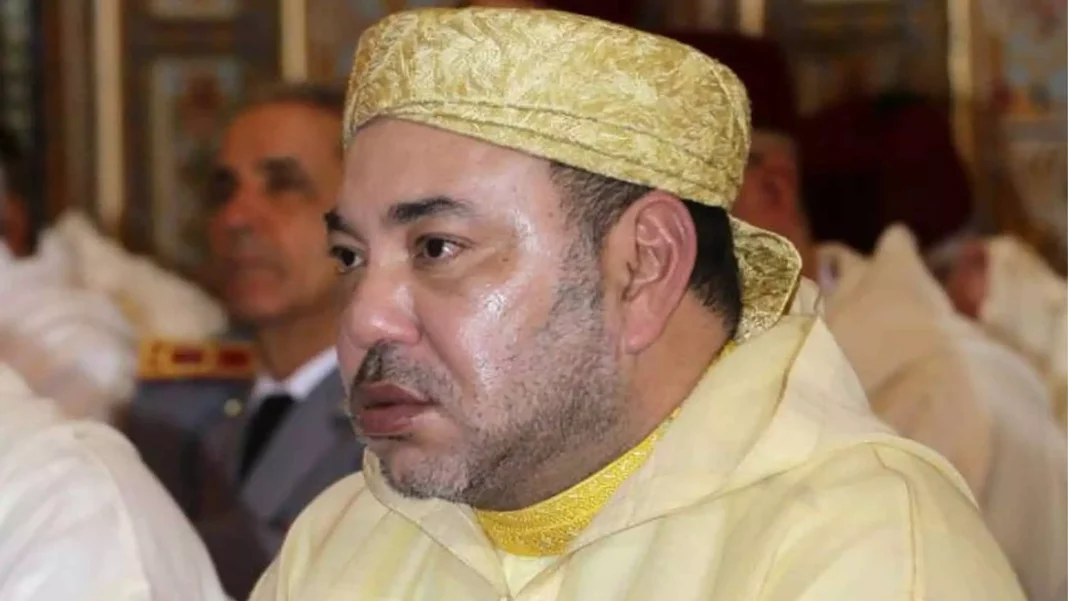 L’état de santé de Mohammed VI suscite des interrogations après sa courte Apparition à l’occasion de l ‘Aïd al-Adha Mohammed VI en tenue traditionnelle lors de l'Aïd al-Adha.