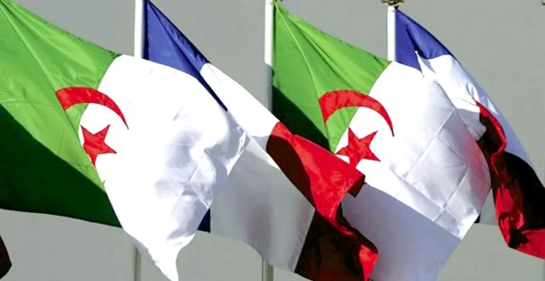 Un nouveau ambassadeur de France en Algérie Drapeaux algériens flottant dans le vent, symboles nationaux.