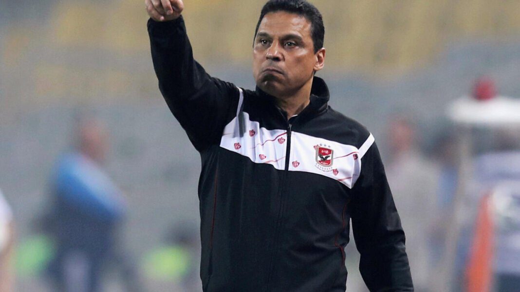 Hossam Al Badry entraîneur d'ES Sétif lors d'un match.