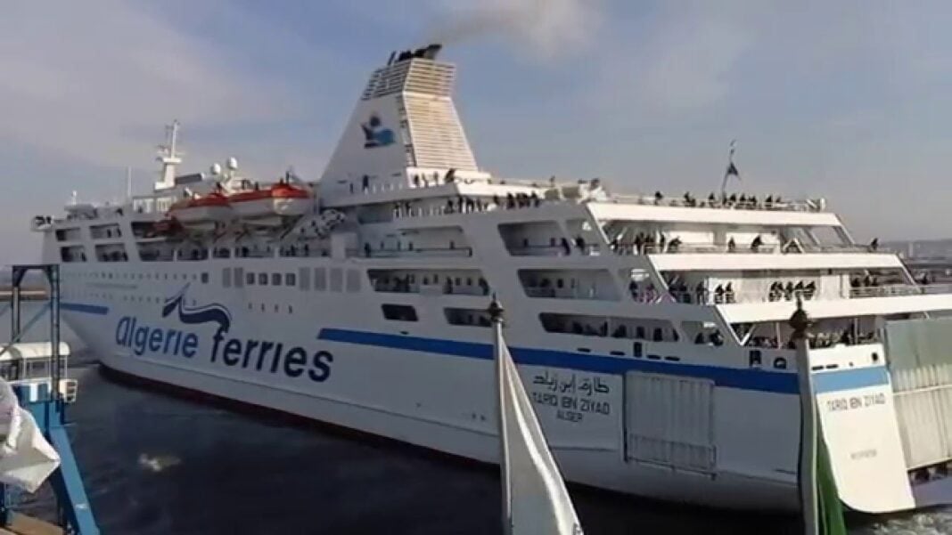 Bagages des passagers chez Algérie Ferries: Ce qu’il faut savoir Ferry Algérie Ferries prêt à partir pour la traversée maritime.