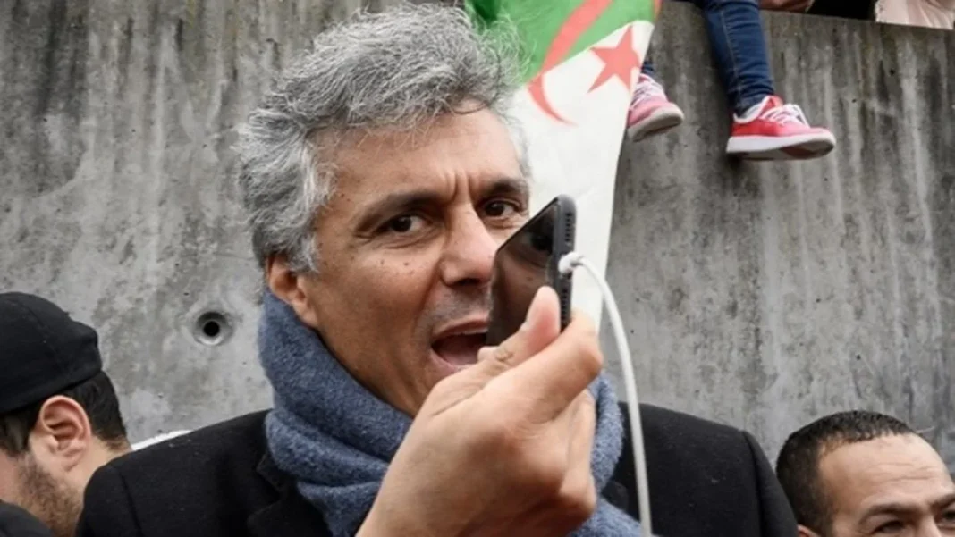 Cour d’Alger : Rachid Nekkaz écope de 5 ans de prison Rachid Nekkaz lors d'une audience à Alger, expression intense.