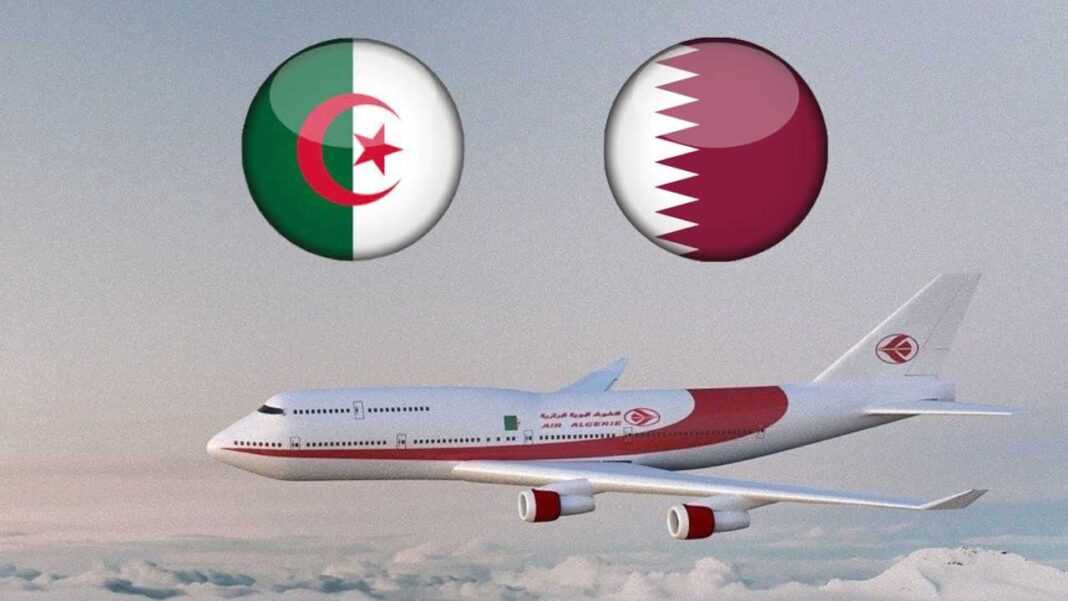 Avion d'Air Algérie avec drapeaux d'Algérie et du Qatar.