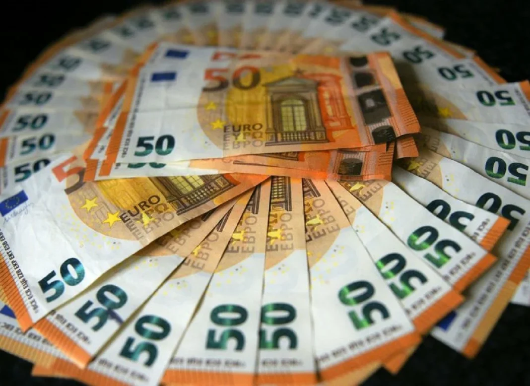 Billets de 50 euros en euros pour le taux de change.
