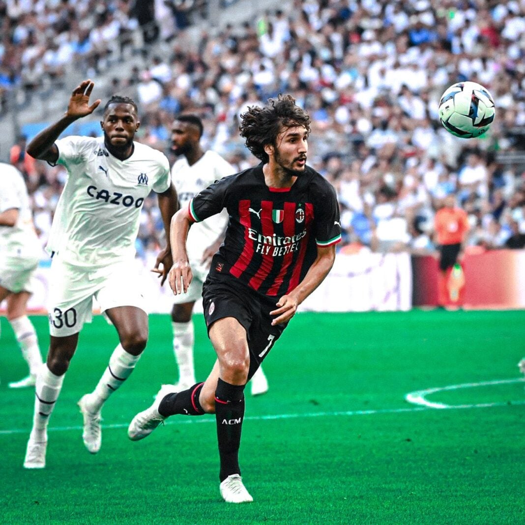 Algérie – France : Yacine Adli a pris sa décision Joueur en action lors d'un match de football professionnel.