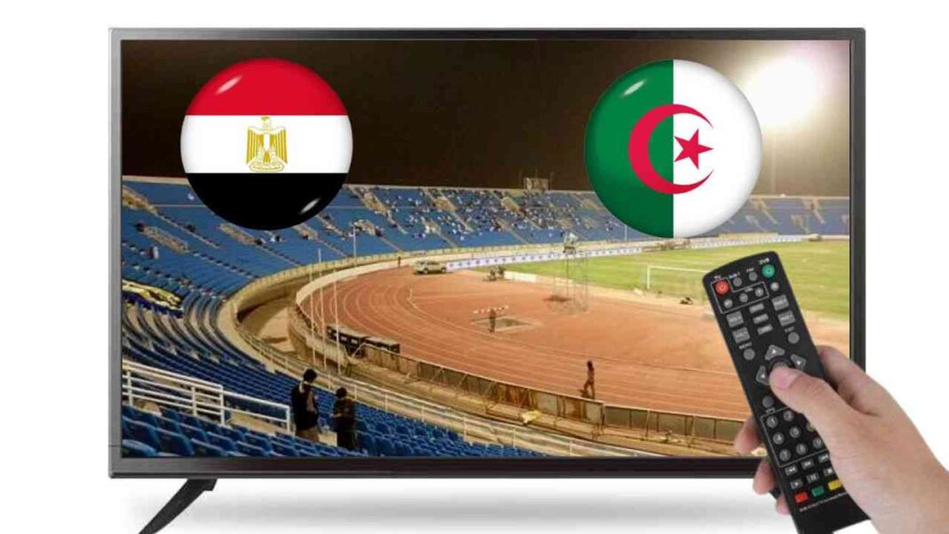 Stade avec drapeaux de l'Algérie et de l'Égypte lors d'un match.