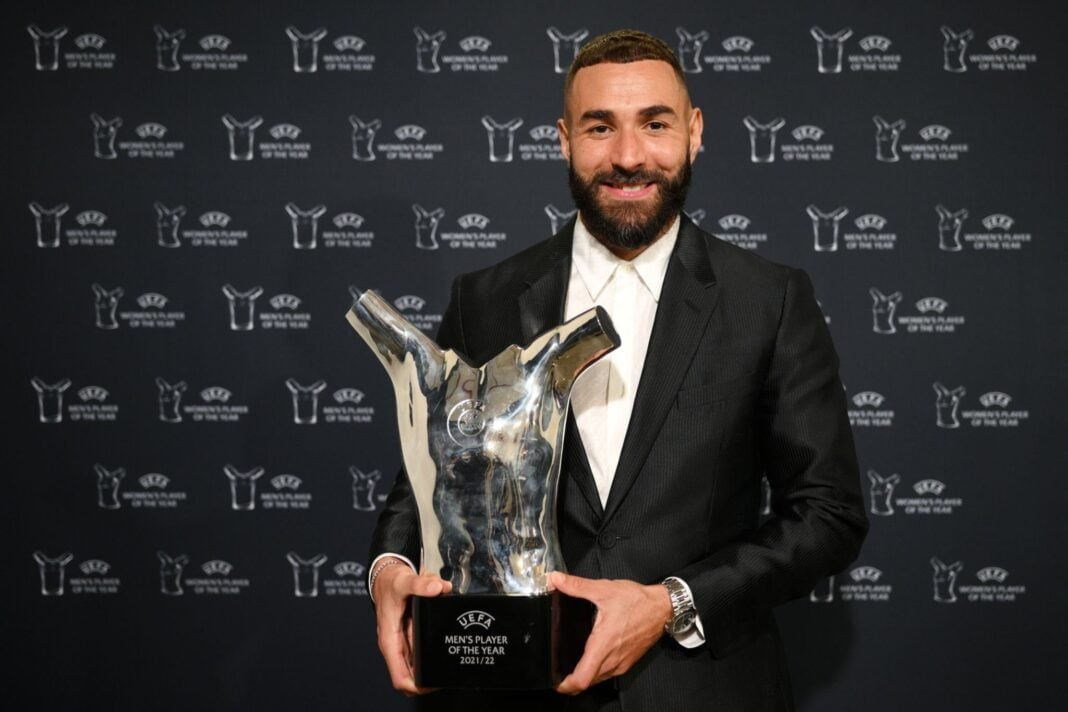 Benzema sacré meilleur joueur UEFA de l’année ! Karim Benzema avec le trophée du meilleur joueur UEFA 2023.