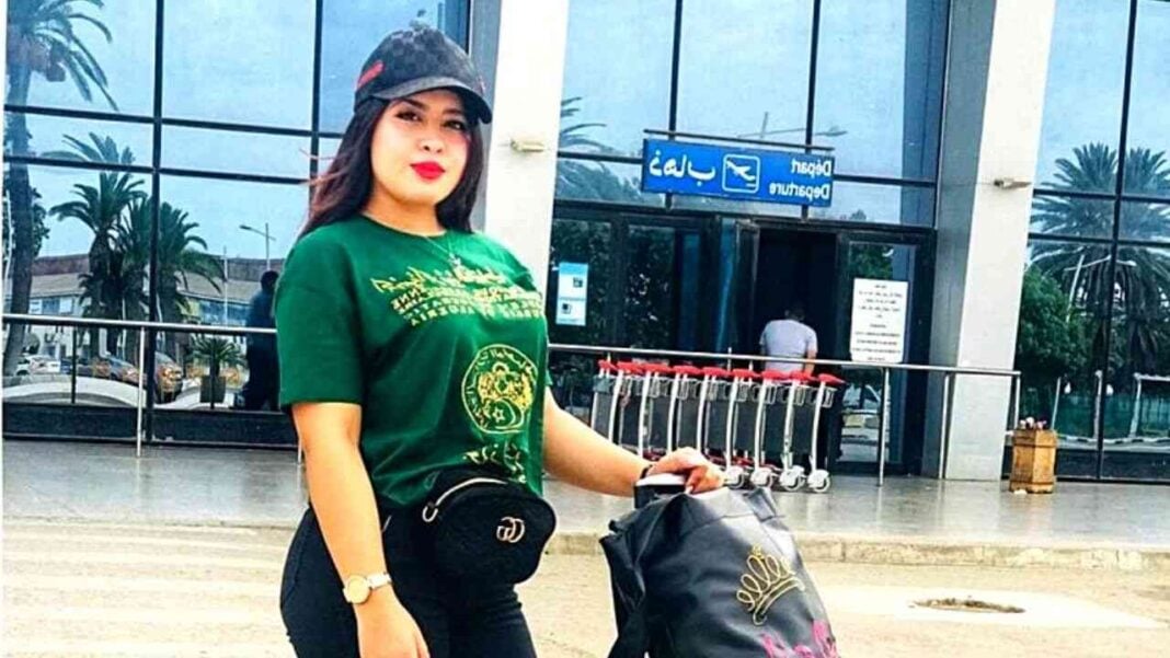 Algérie ou Maroc ? Rania Esmeralda fait son choix Rania Esmeralda en tenue décontractée à l'aéroport avec valise.