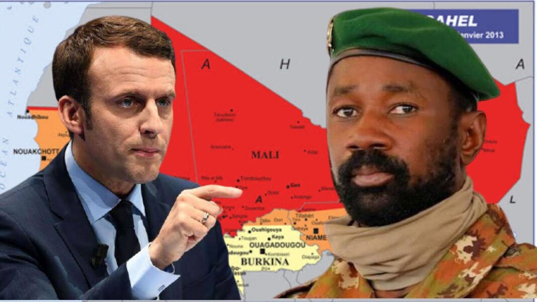 Terrorisme: la réponse de Macron face aux accusations des autorités Maliennes Macron et un militaire malien devant une carte du Mali.