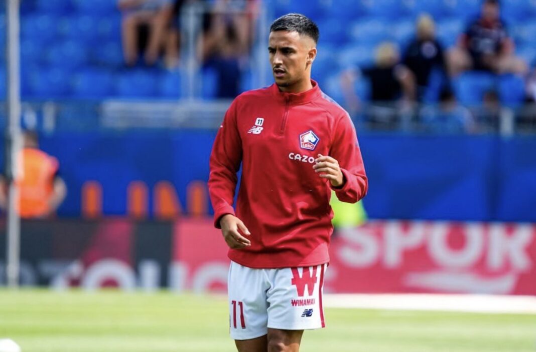 Adam Ounas en tenue de football lors de ses débuts à Lille.