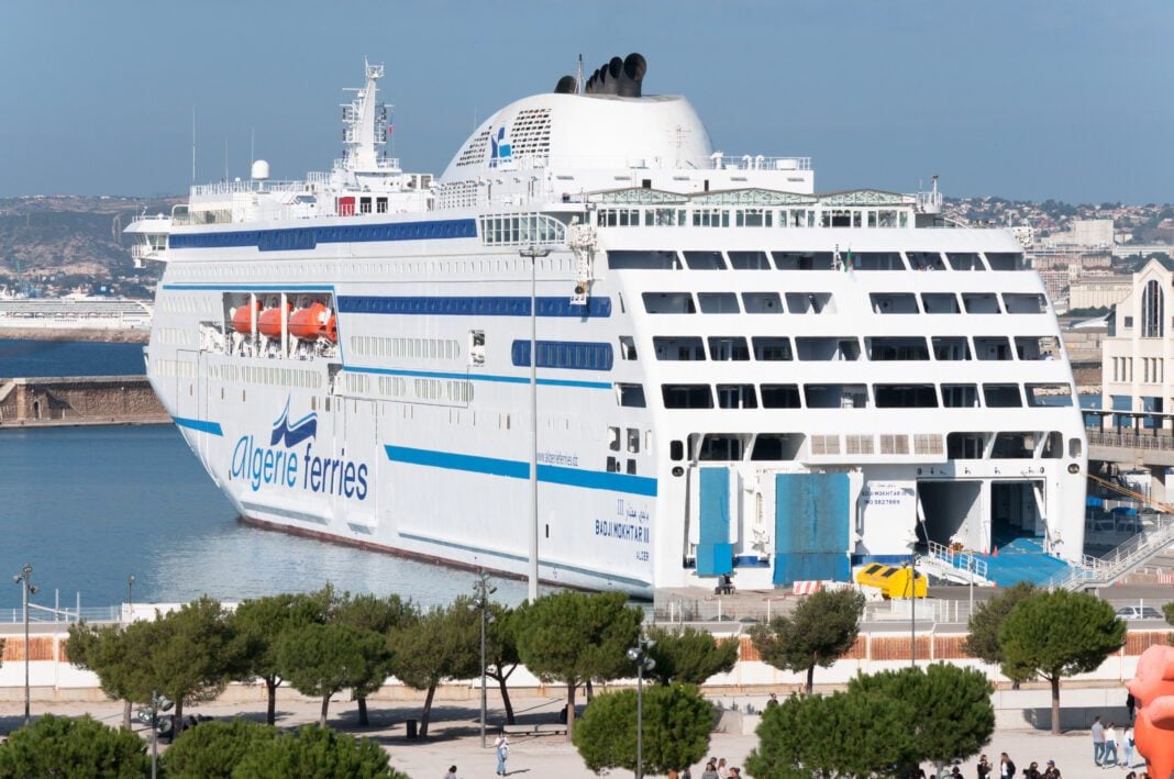 Ferry Badji Mokhtar III d'Algérie Ferries au port.