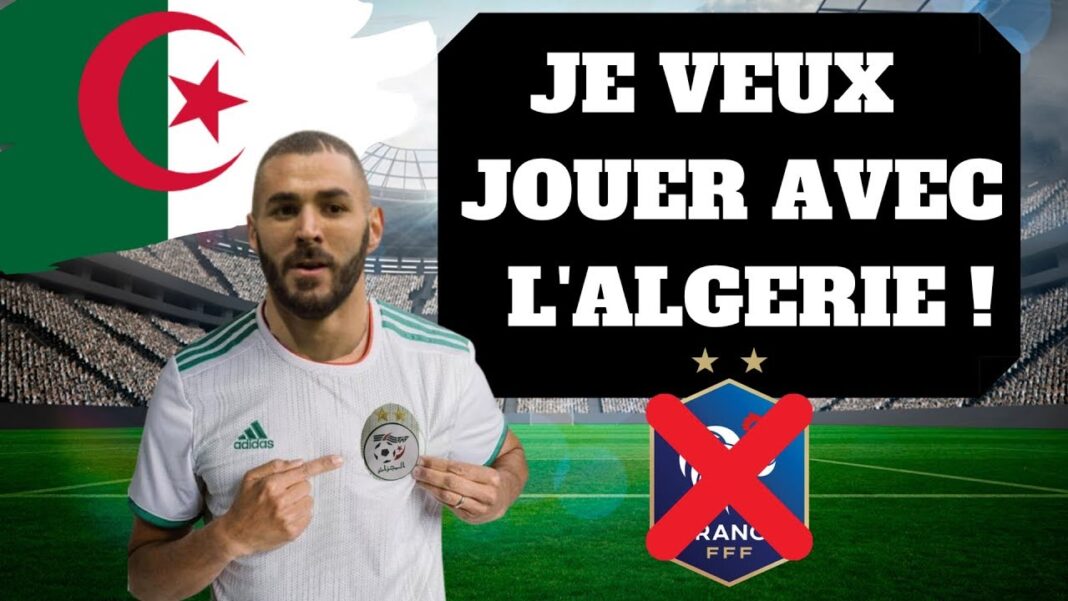 Karim Benzema tenant un badge de l'équipe d'Algérie.