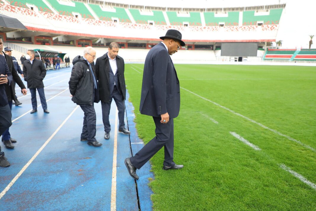 Dignitaires en visite au stade pour la CAF.