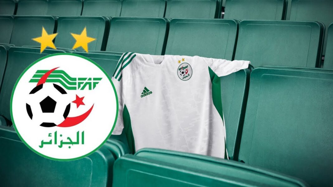 La FAF clarifie son accord avec Adidas Maillot blanc de l'équipe nationale algérienne sur une chaise de stade.