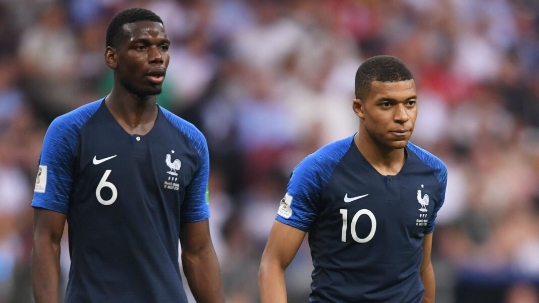 Incroyable. Coup de théâtre dans l’affaire Paul Pogba… Pogba et Mbappé en action sur le terrain de football.