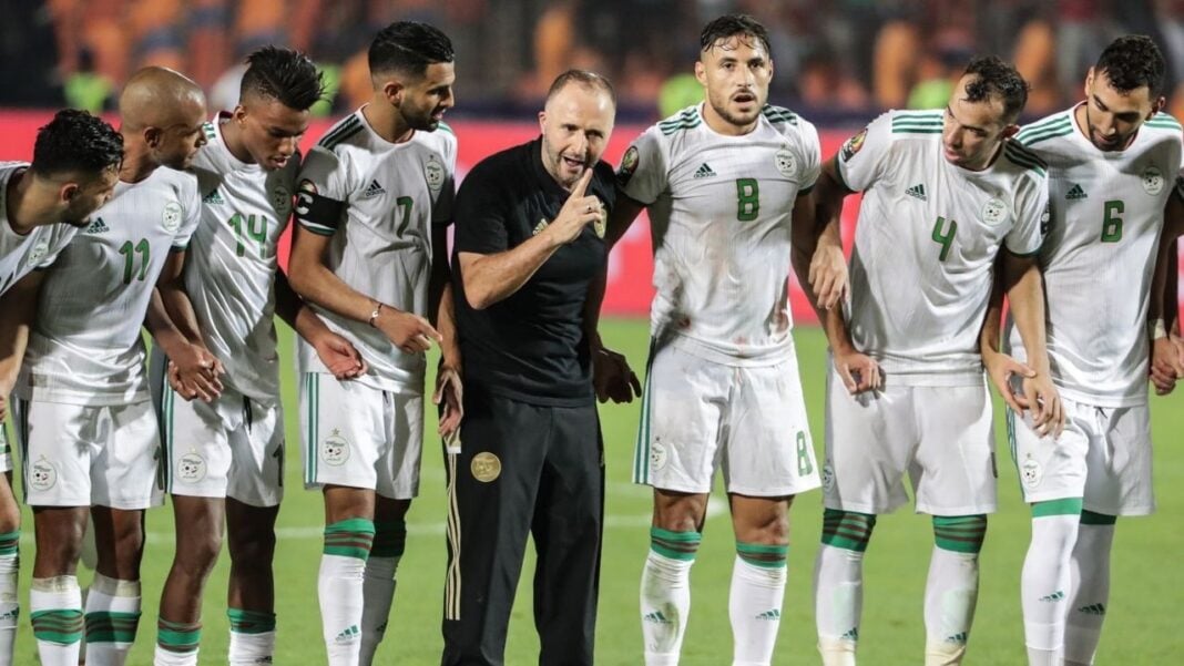 Ce match de l’Algérie n’aura pas lieu avant 2024, selon Noël Le Graët Les joueurs algériens de football lors d'un match important.
